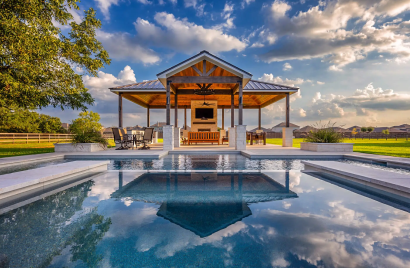 The Benefits of Choosing Custom Pools in Houston TX for Your Home