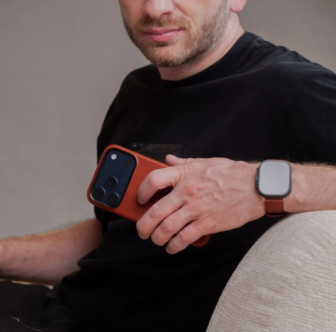 The Professional’s Everyday Carry: Unboxing The iPhone 18 Leather Full Accessory Suite by RYAN London