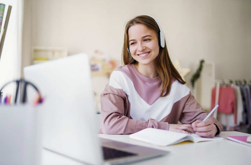 How Digital Tools Are Making Pronunciation Easier in a Connected World